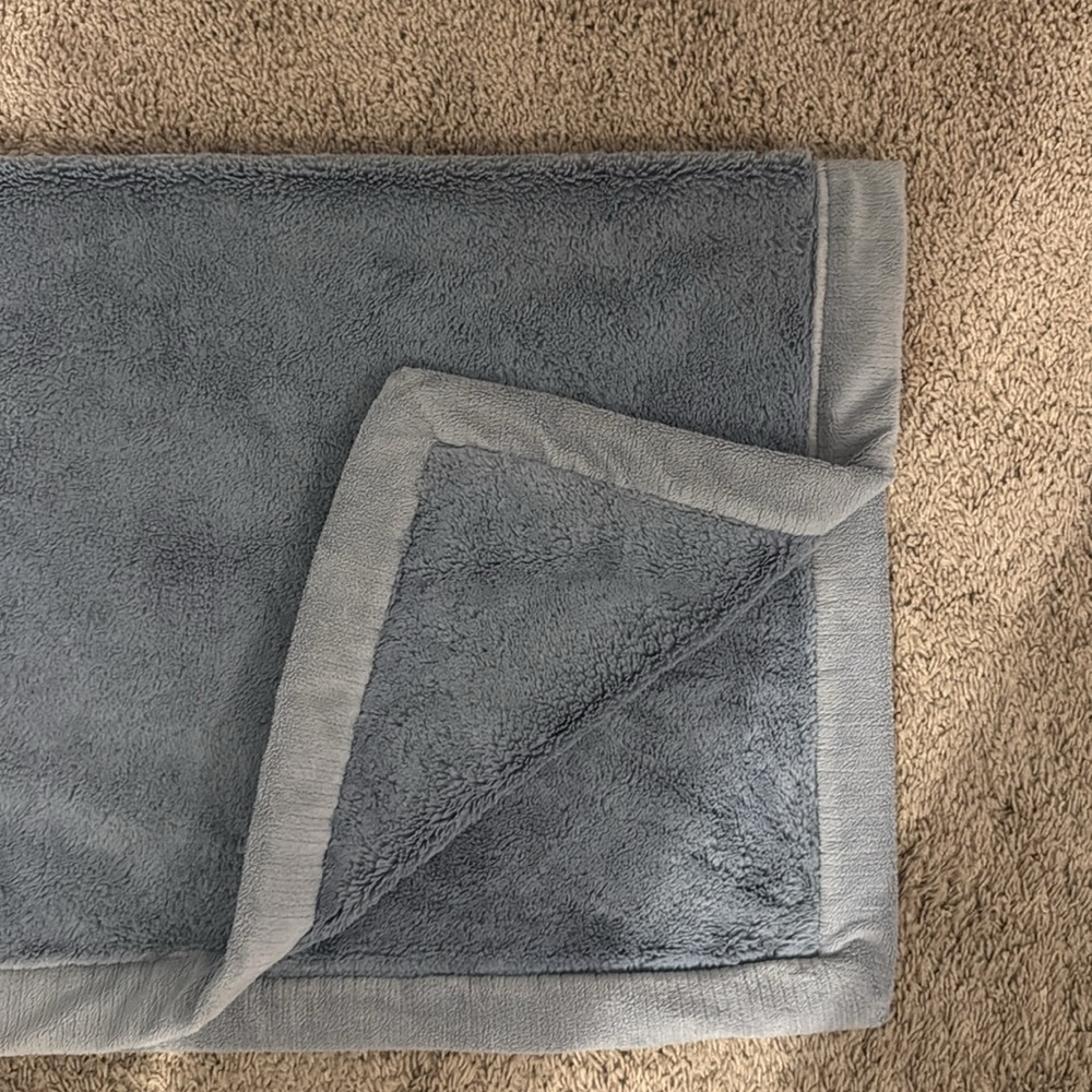 Saranoni Lush blanket - Picture 3 of 3